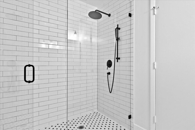 Building Photo - 2542 Bedford Mews Dr