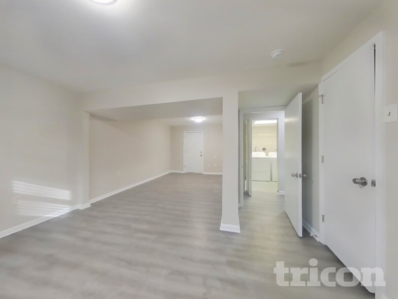 Building Photo - 2300 Timbercrest Dr