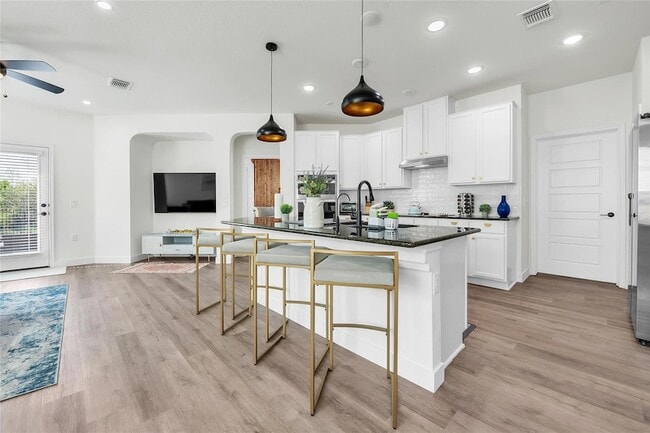 Building Photo - 12520 Anthology St