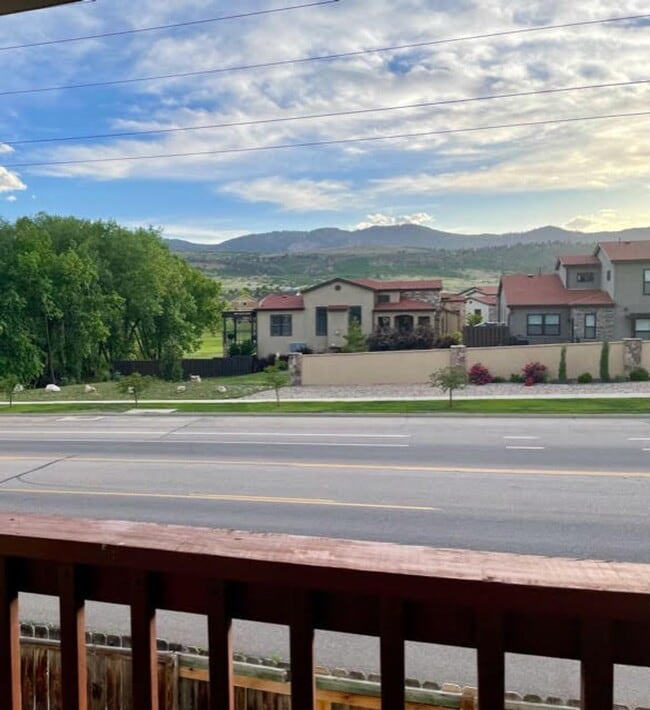 Building Photo - Fantastic Condo with Mountain Views