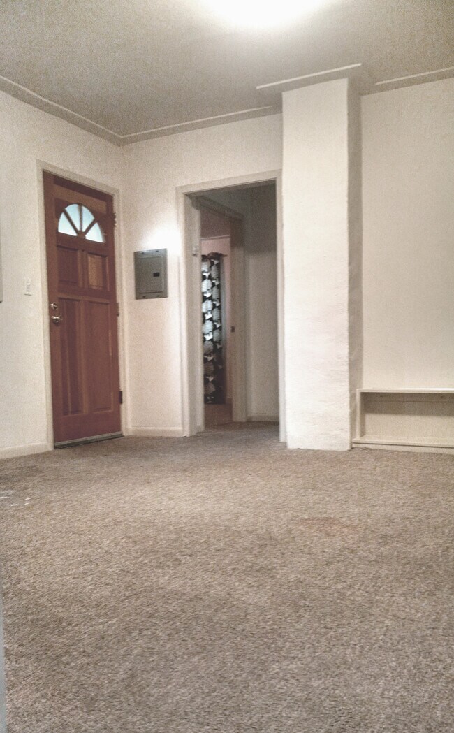 Building Photo - 1905 6th St