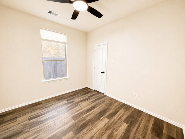 Building Photo - 15230 Stuart Bat Cave Ln