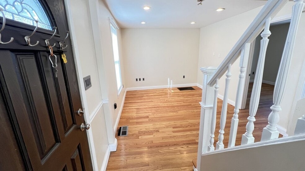 Building Photo - 254 Broadway