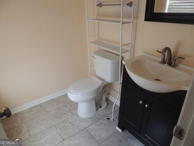 Building Photo - 492 Stonemill Manor