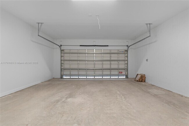 Building Photo - 2912 SE 23rd Ave