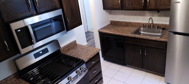 Building Photo - 1375 Rebecca Dr