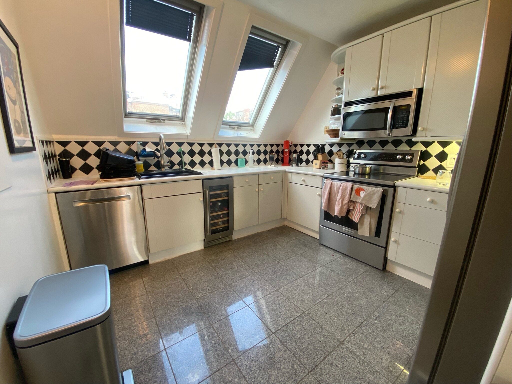 Building Photo - 21 Snow Hill St