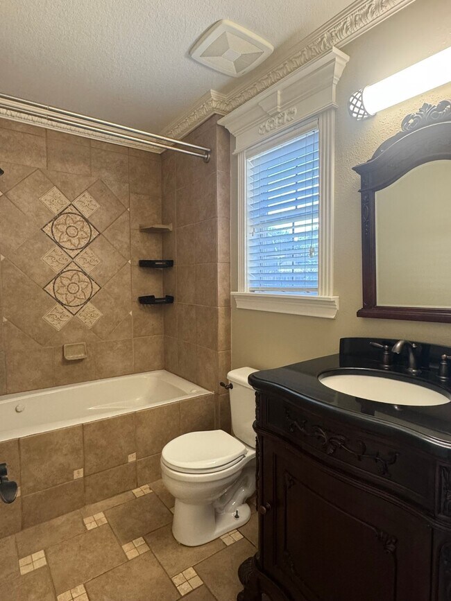 Building Photo - 34534 Lake Side Dr