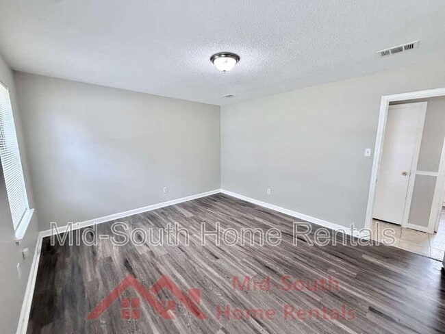 Building Photo - 2587 Wellons Ave