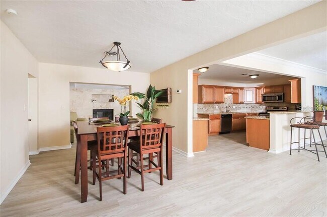 Building Photo - 2060 Sunnyside Pl