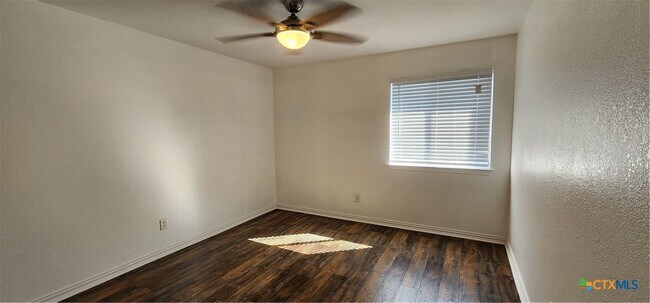 Building Photo - 4509 Twin Oaks Cir