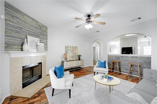 Building Photo - 212 Housefinch Loop