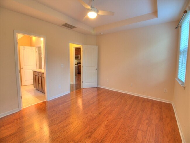 Building Photo - Charming 4-Bed, 3-Bath Home for Rent in Ru...