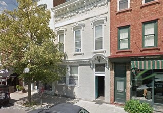 Building Photo - 346 Warren St