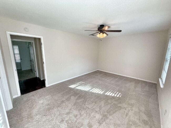 Building Photo - Charming 3-Bedroom Home with Spacious Layo...