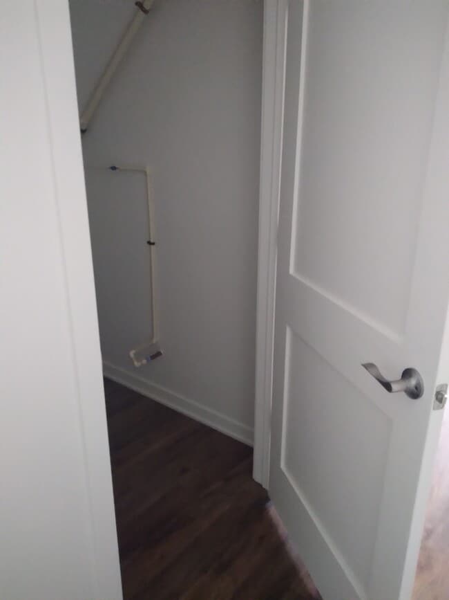 Building Photo - 2701 Pond Dr