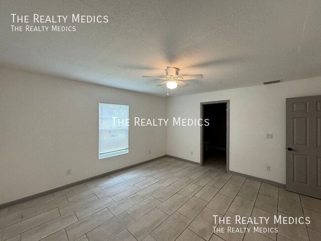 Building Photo - 1708 Providence Blvd