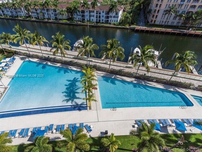 Building Photo - 2950 NE 188th St