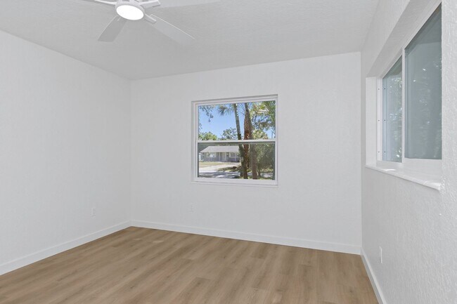 Building Photo - 2710 Boca Ciega Dr N