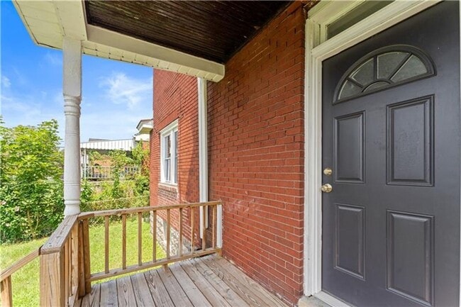 Building Photo - Spacious 4 Bedroom, 1 Bath Home in Crafton...