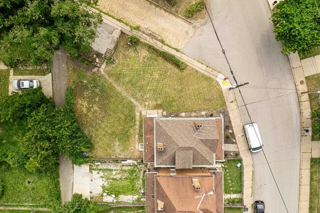 Building Photo - 4 Bed 1 Bath Single Family Home