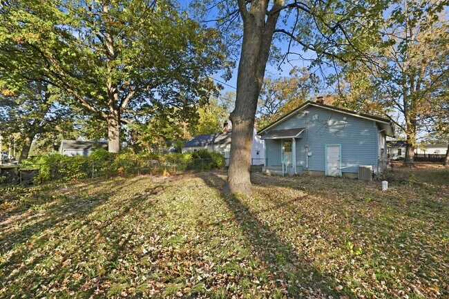 Building Photo - New 2 bedroom house listing!