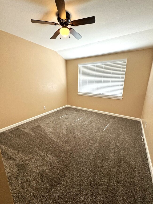 Building Photo - 3-Bedroom Home with Spacious Backyard Available to move in April 1