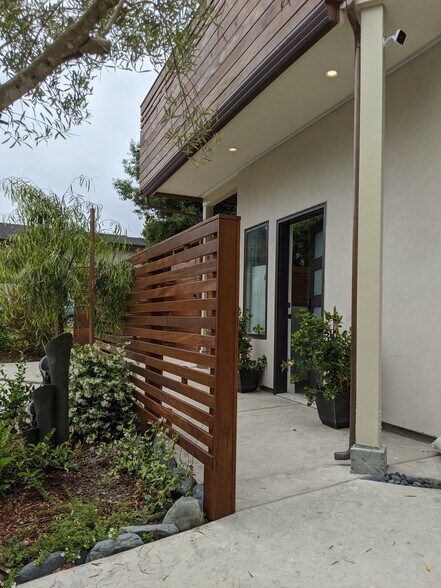 Building Photo - 145 Bethany Curv