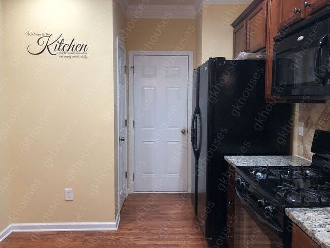 Building Photo - 6002 Cobblestone Creek Trail