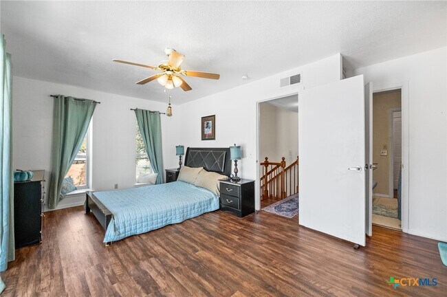 Building Photo - 619 Strings Dr