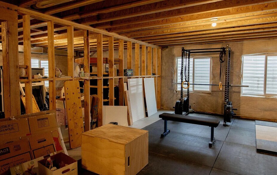 Building Photo - 4122 W Red Clover Dr