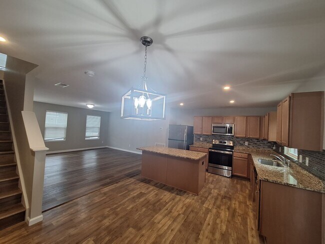 Building Photo - Wonderful Two Story Four Bedroom Home in Northeast Columbia!