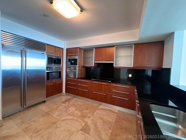 Building Photo - 1331 Brickell Bay Dr