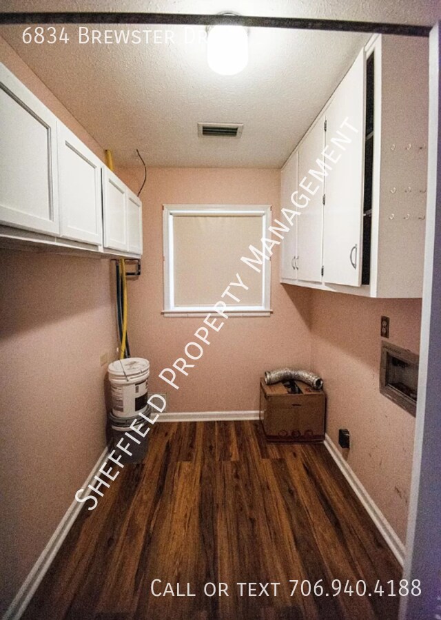Building Photo - Beautiful home available today!