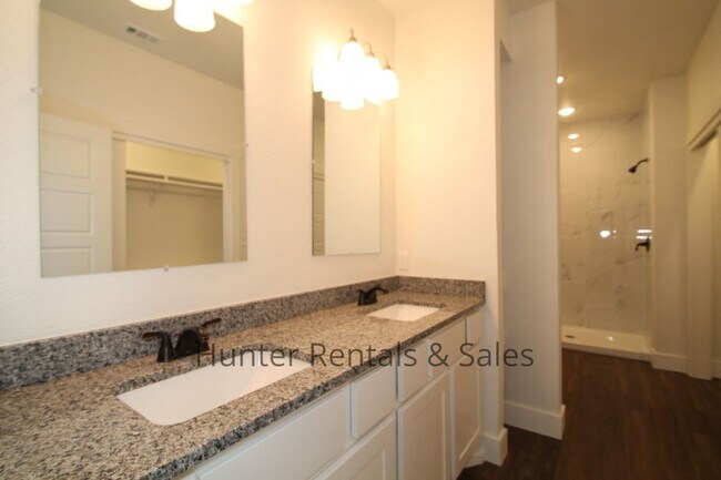 Building Photo - Upscale Four-Bedroom Townhome!