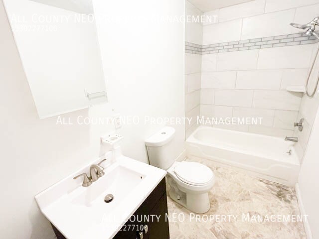 Building Photo - 1852 W 45th St