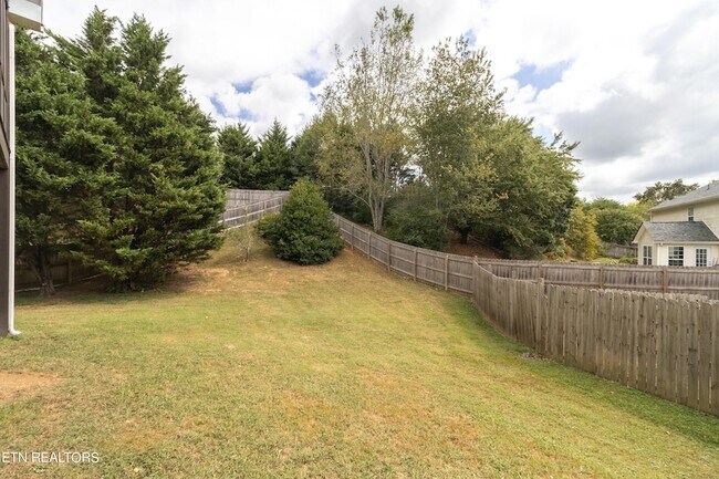 Building Photo - 1100 Winterberry Ln