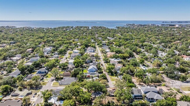 Building Photo - 1104 S Lois Ave