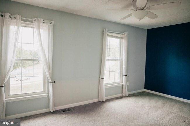 Building Photo - 394 Doral Ct