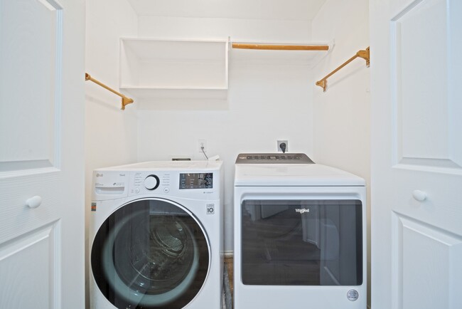 Building Photo - 123 N Villa Oaks Dr