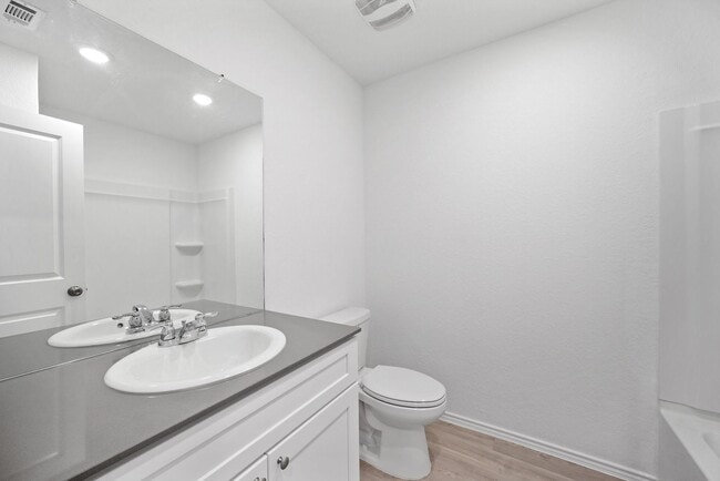 Building Photo - 3 Bedroom/2 Bath Crescent Hills Subdivision