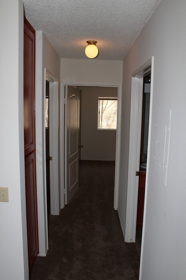 Building Photo - 3557 Kenora Dr