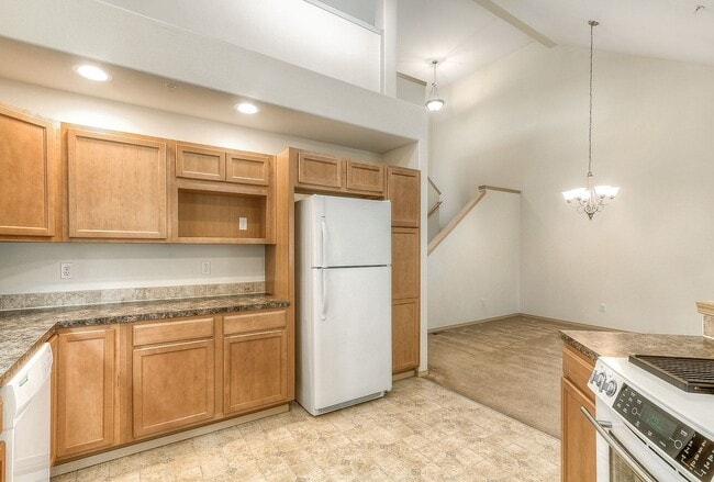 Building Photo - Bright & Spacious Home in the Heart of Bur...