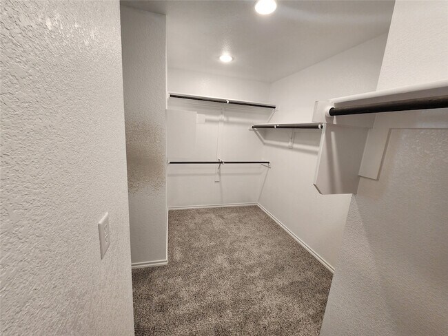 Building Photo - 355 Freestall Dr