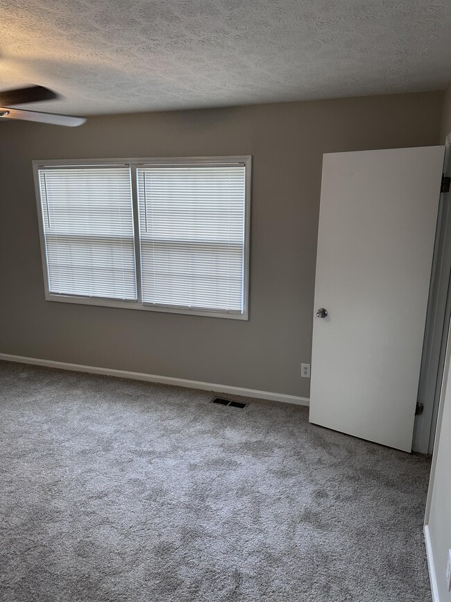 Building Photo - 185 Eaglewood Way