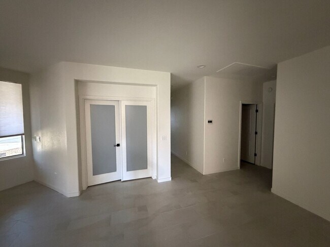 Building Photo - Beautifully Remodeled North Peoria Home 3 Bedroom 2 Bath Plus Office