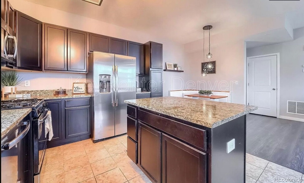 Building Photo - 12872 Jasmine St