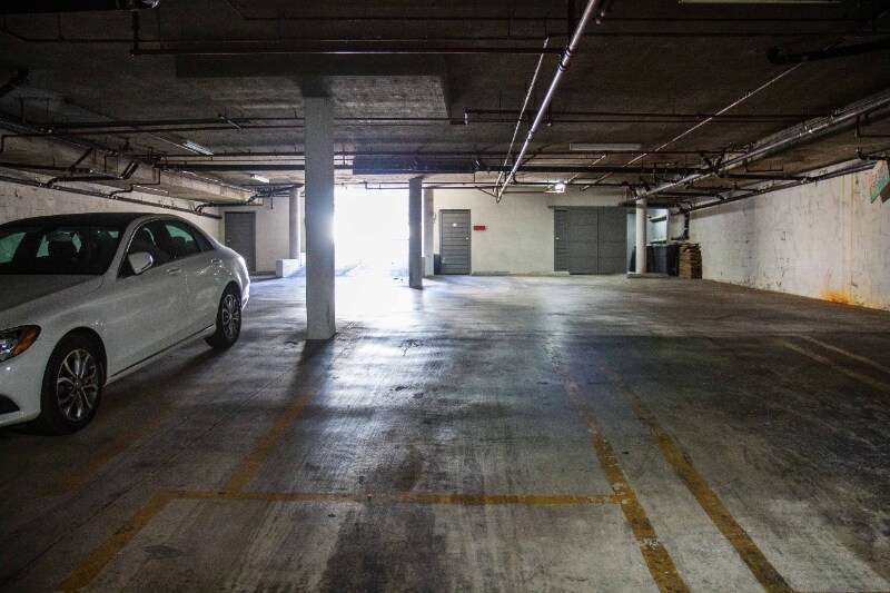 Building Photo - 627 N Sweetzer Ave