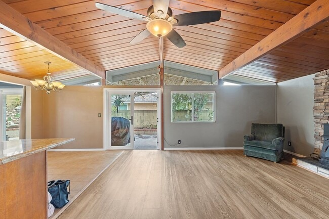 Building Photo - Adorable 3 Bedroom 2 Bathroom Single Story Family Home