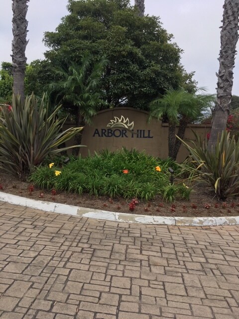 Building Photo - 432 Edgehill Ln